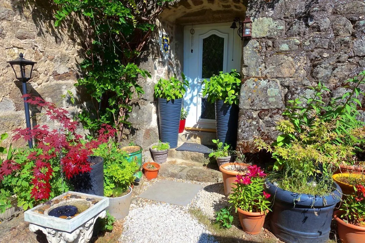 La Ferme De Chenevier, La Roulotte Fleurie 2/4pers Hotel Saint-Victor  Luxe tent