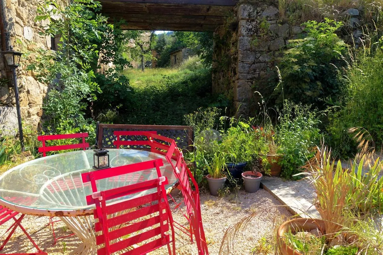 La Ferme De Chenevier, La Roulotte Fleurie 2/4pers Hotel Saint-Victor  Frankrijk