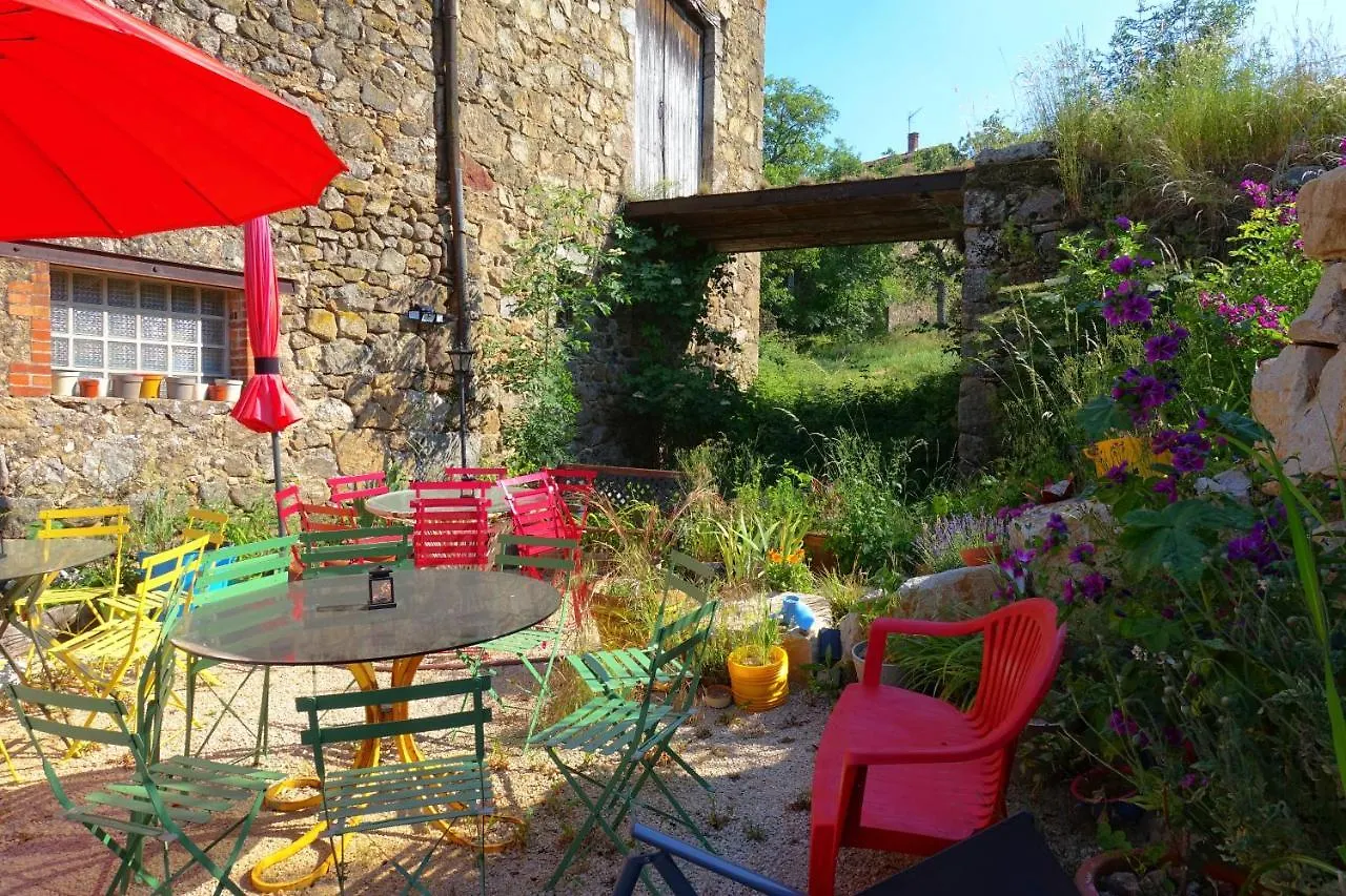 La Ferme De Chenevier, La Roulotte Fleurie 2/4pers Hotel Saint-Victor  0*, Saint-Victor (Ardeche) Frankrijk